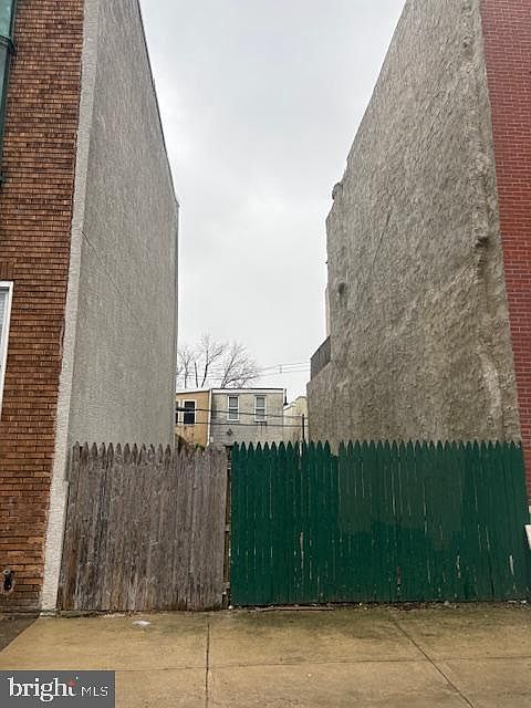 2nd image of 1512 Christian St