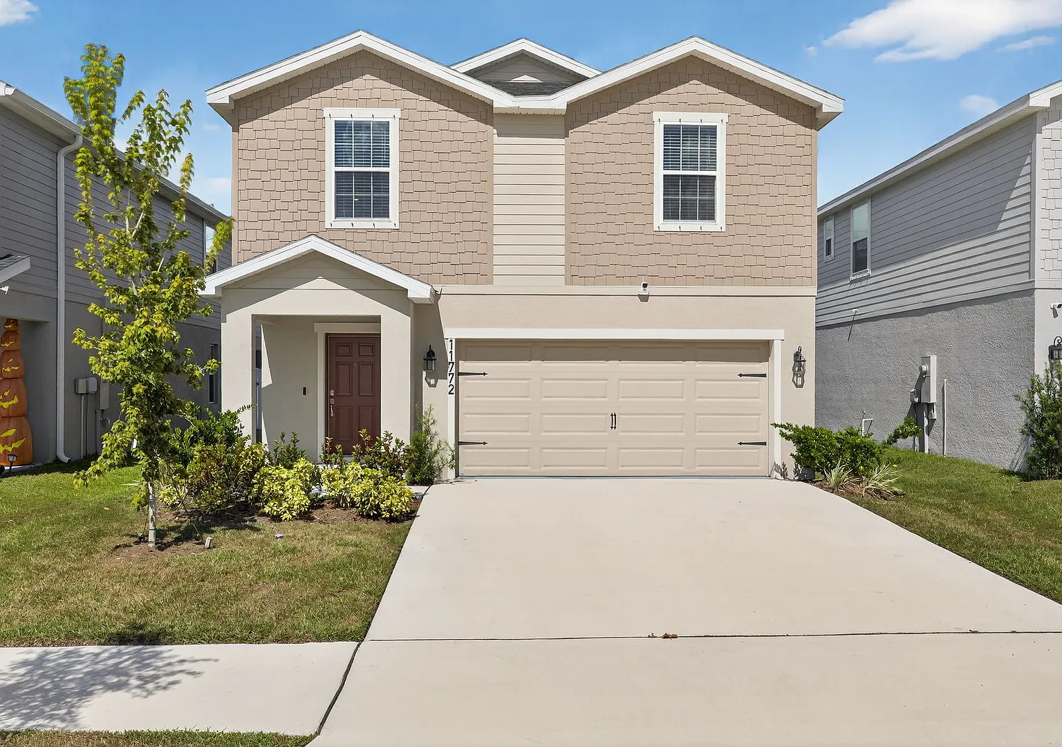 Spacious 4bed - With Amenities! — Photo 1