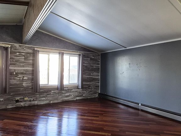 4th image of 445 10th St E