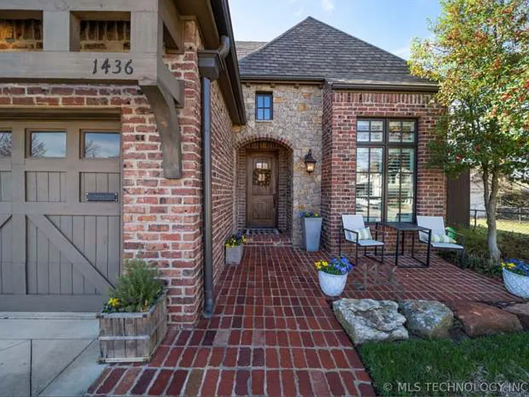 1436 E 35th Pl — Photo 1