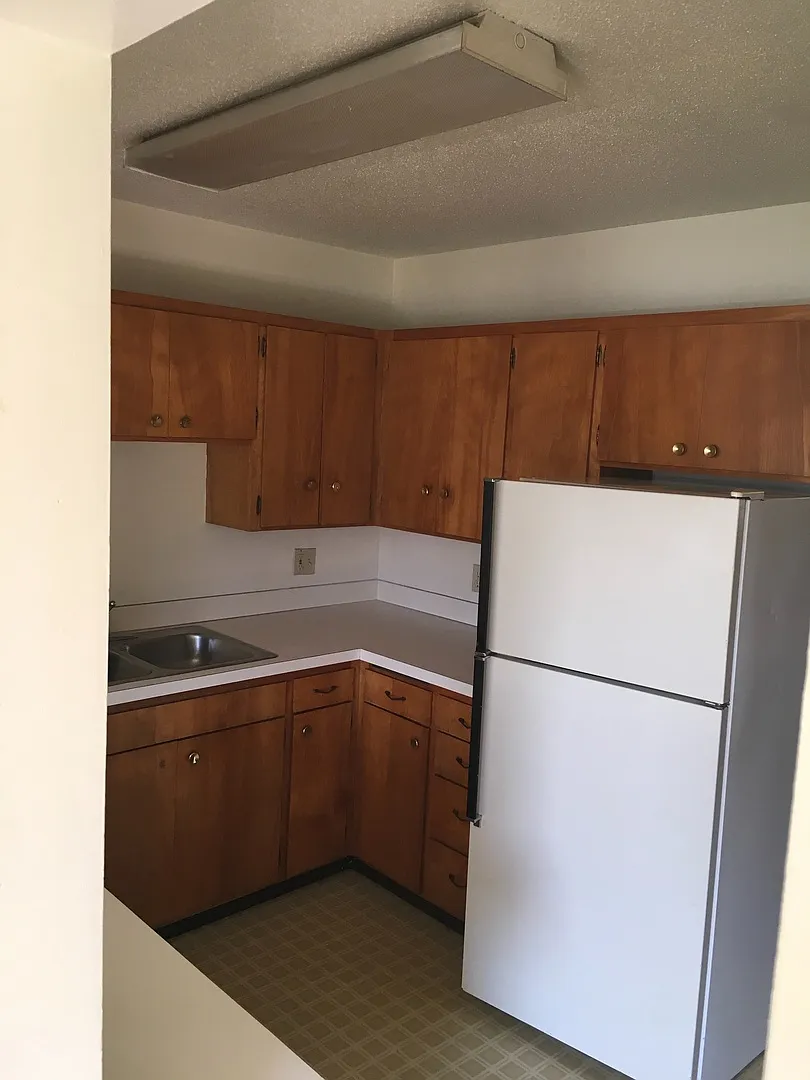 C St — Photo 3