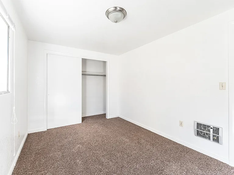 180 E 100 N #2 — Photo 9