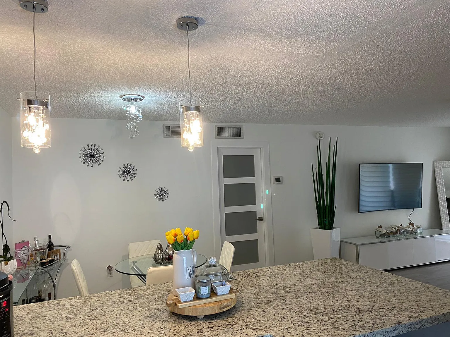 1 bed, 750 sqft, $2,000 — Photo 2
