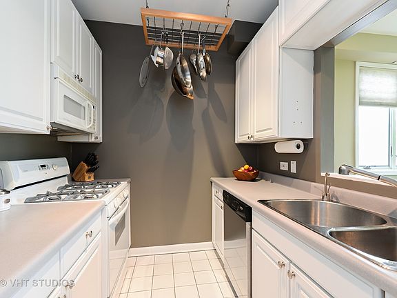 5th image of 605 Oakton St APT 3E