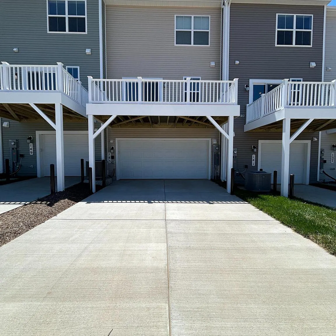 3 bed, 4.0 bath, 1726 sqft, $2,099 — Photo 1