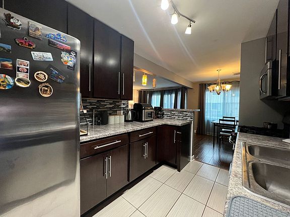 5th image of 2810 Mitchell Dr APT 1