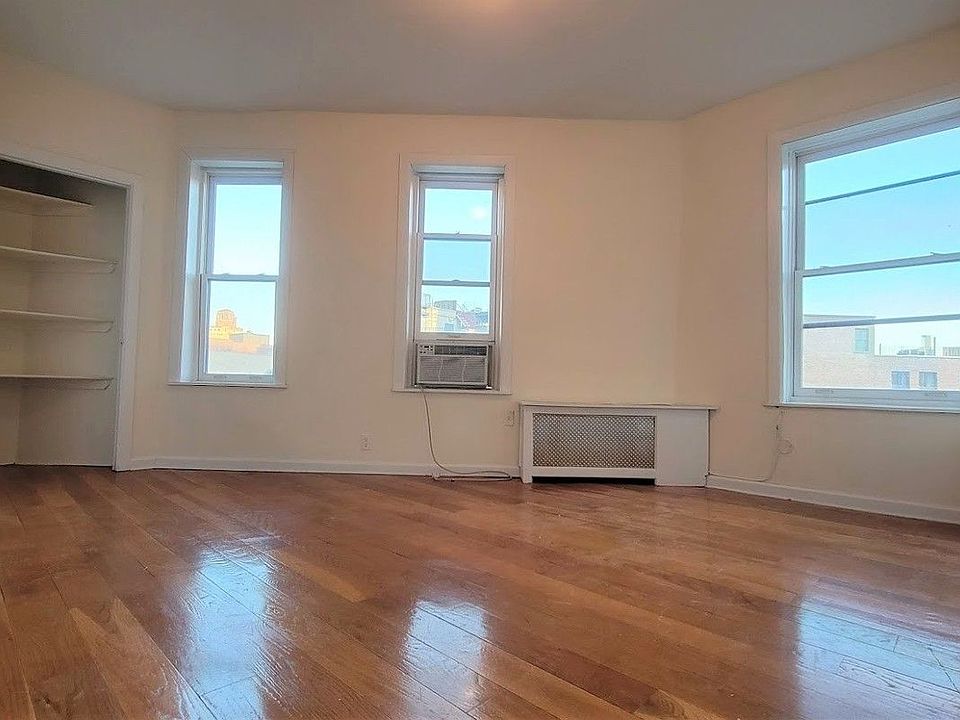 1st image of 27 Morton St #19