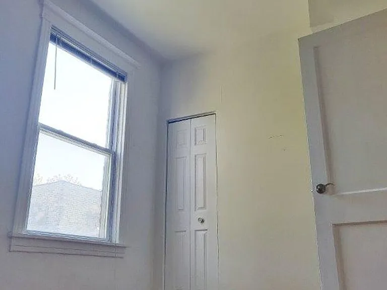 3909 W Schubert Ave — Photo 4