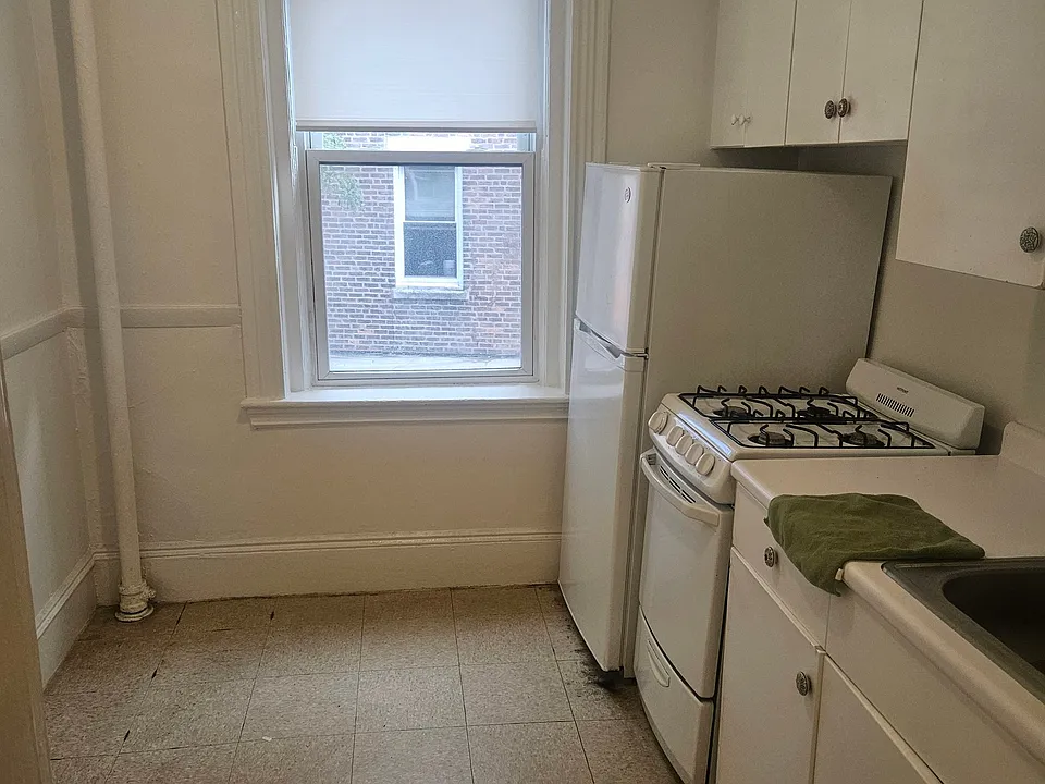 122 Warren St #3A