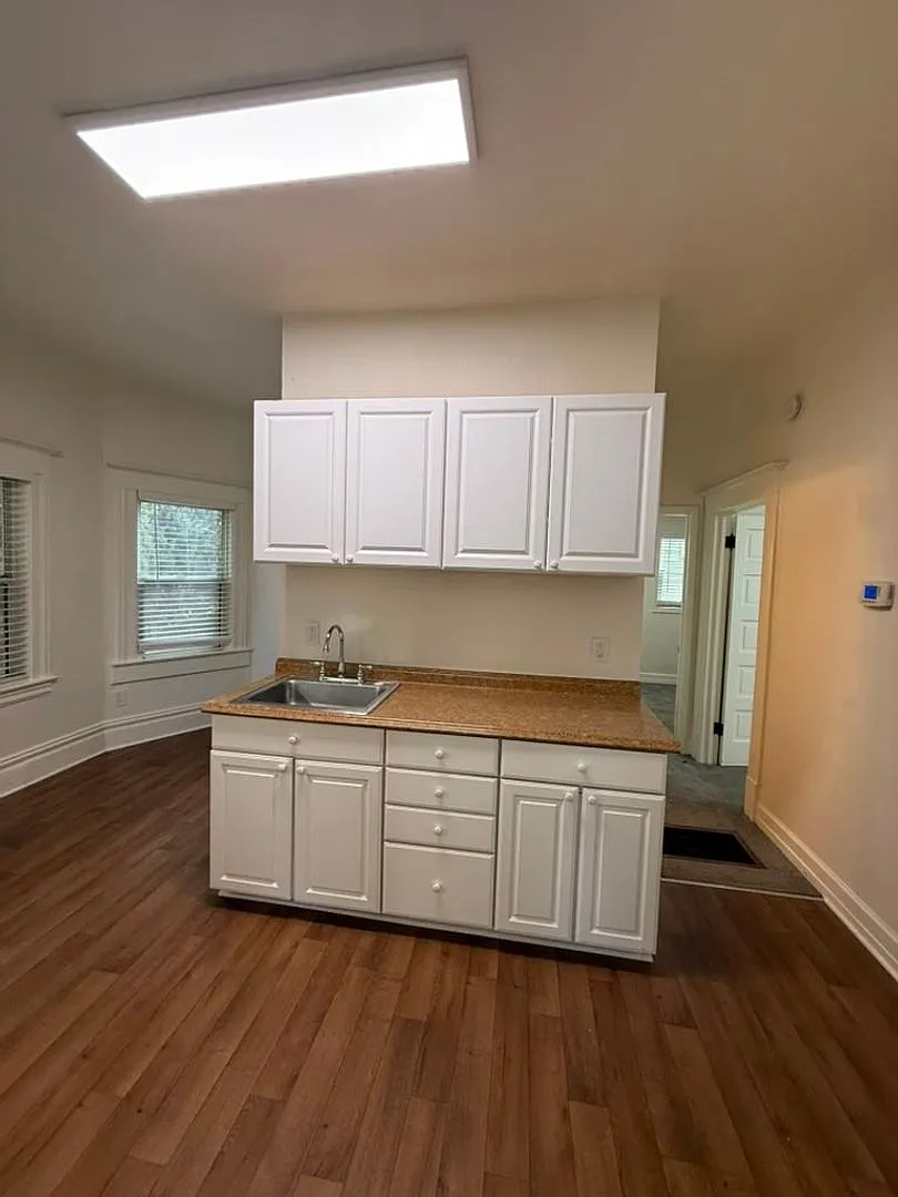 3018 I Street Unit A - Charming 2BD/1BA in Midtown Sacramento - Available Now! — Photo 4