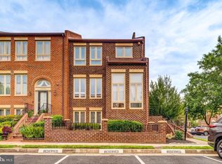 10130 Turnberry Pl, Oakton, VA 22124
