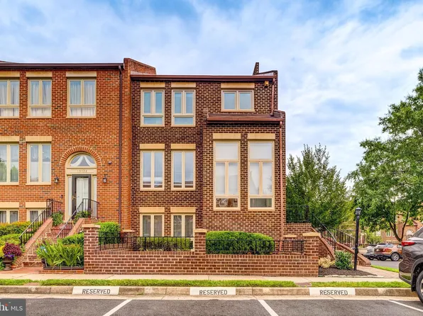 10130 Turnberry Pl, Oakton, VA 22124