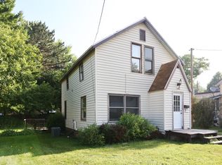 11 Maple St, Three Oaks, MI 49128