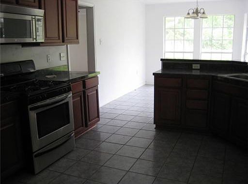 4th image of 100 Shamrock Rd