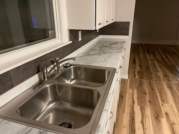 5th image of 946 Sigsbee St SE #2