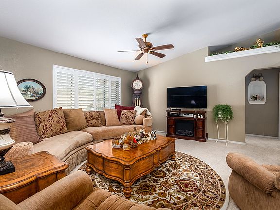 5th image of 1185 Hillview Cir