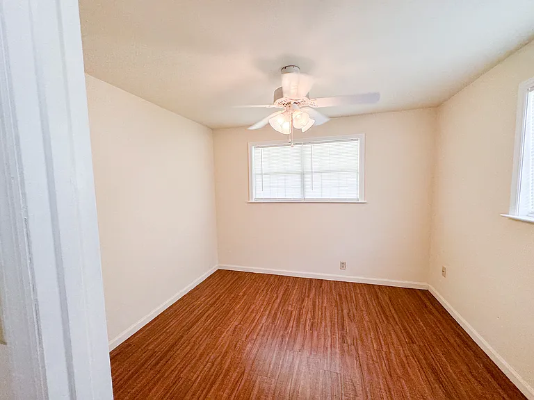 2203 Melanie Dr — Photo 9