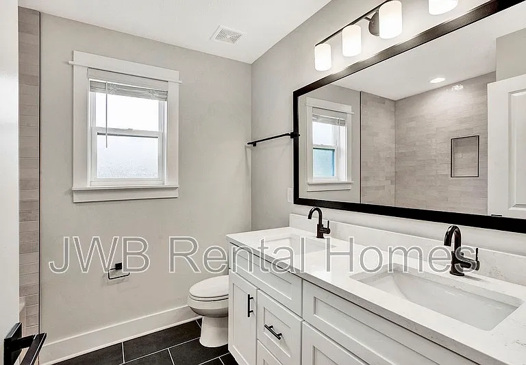 8859 Amalfi Ct — Photo 25