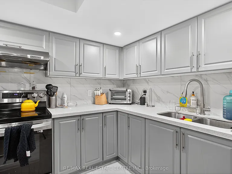 249 Hinton Ter — Photo 7