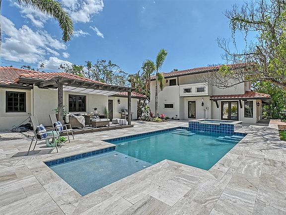 3rd image of 2833 Bay Shore Cir