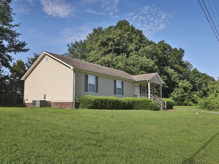 402 Panola Dr — Photo 1