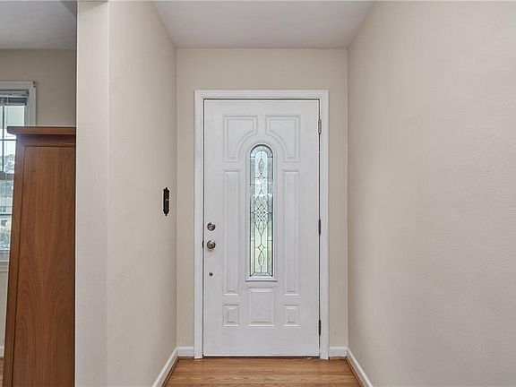 4th image of 3212 Queensbury Dr