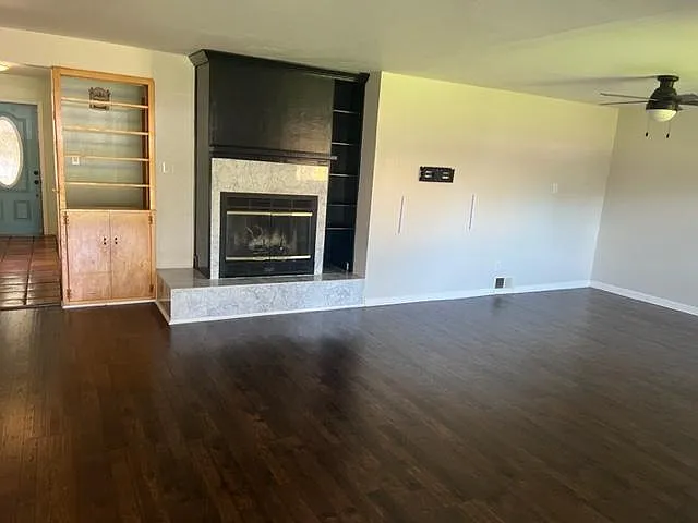 2900 Wisconsin St NE — Photo 4