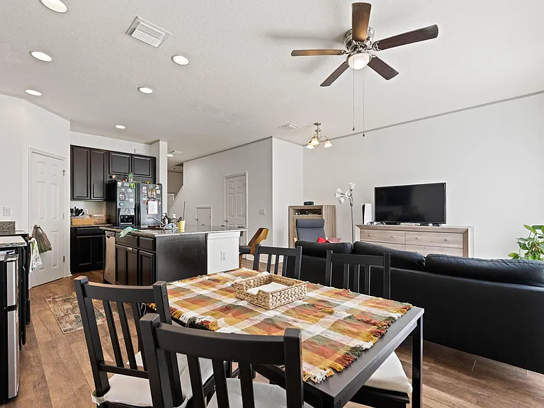 6917 Woodchase Glen Dr — Photo 13