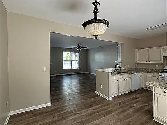 3 bed, 2.5 bath, 1316 sqft, $2,000 — Photo 3