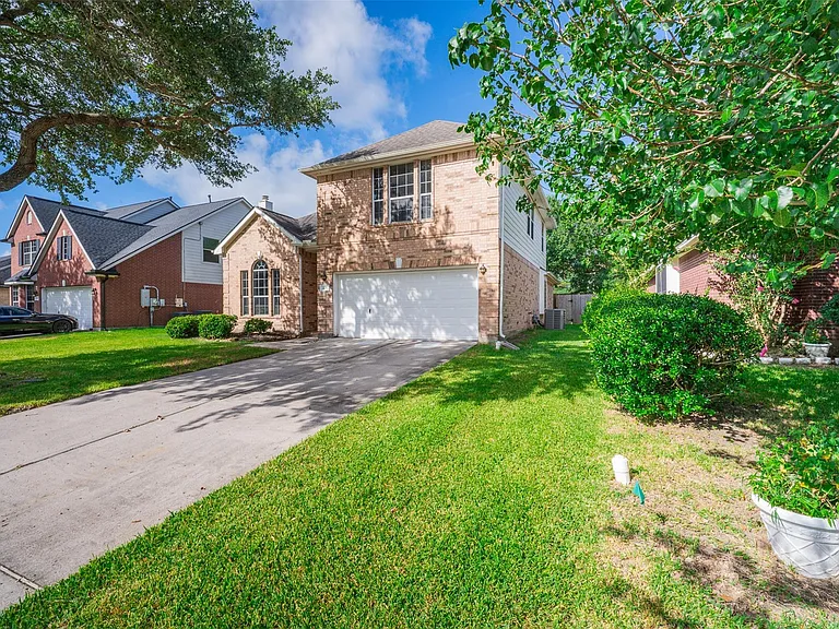 406 Stockbridge Ln — Photo 3