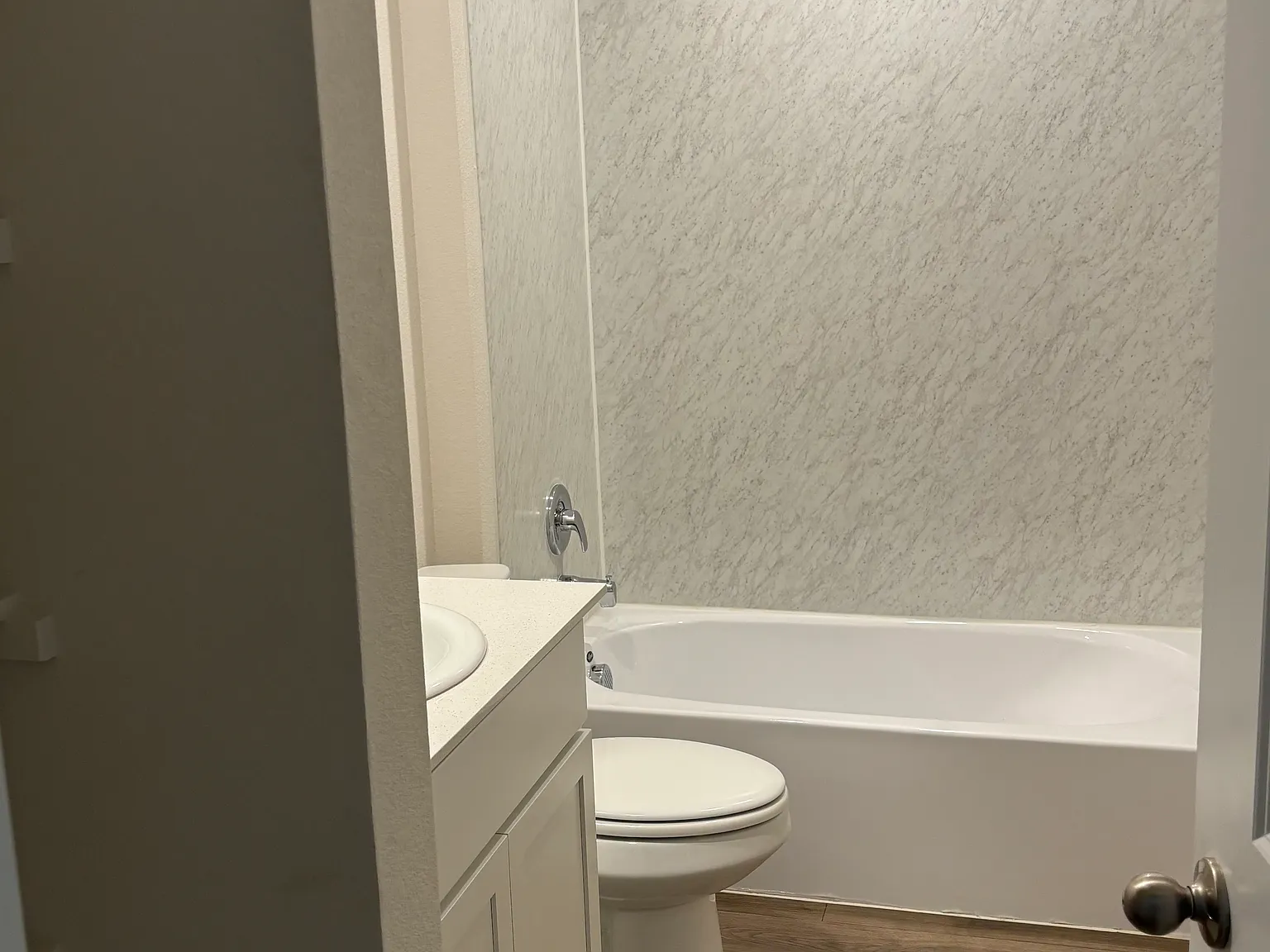 4 bed, 1800 sqft, $2,400 — Photo 4