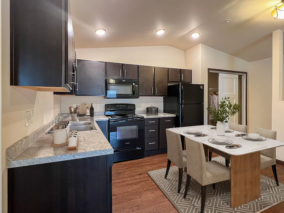 SCS Sturgeon Bay Estates Apartment Community