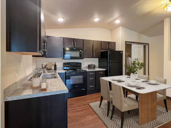 SCS Sturgeon Bay Estates Apartment Community