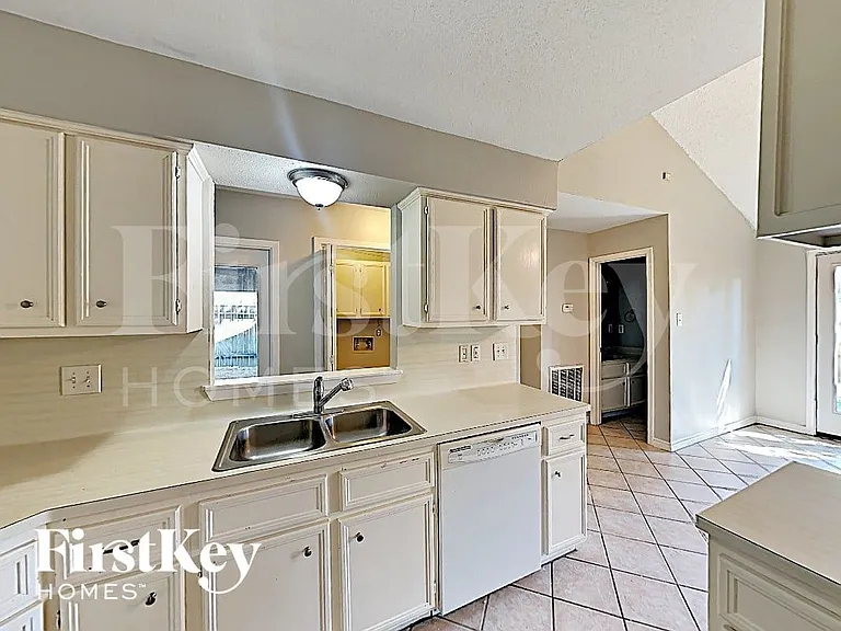 11936 Lakewood West Dr — Photo 6
