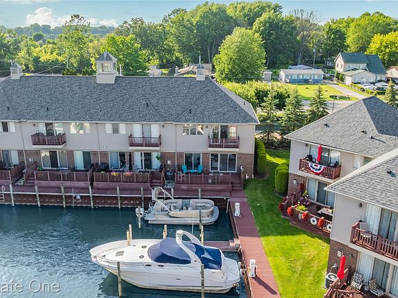 5th image of 47630 Lorie Ln