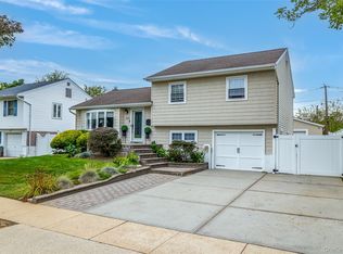 3199 Ilene Ln, Levittown, NY 11756