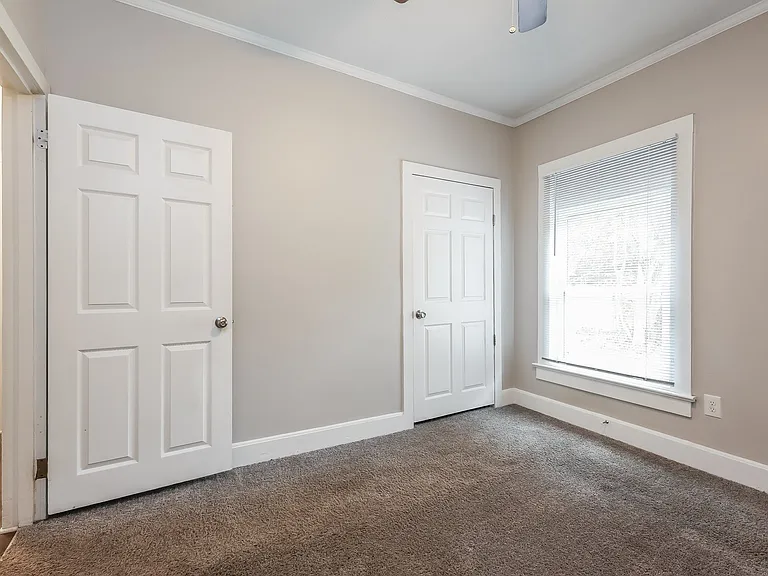 1093739_029_bedroom_13317340.jpg