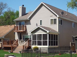 17 N York St, Fox Lake, IL 60020
