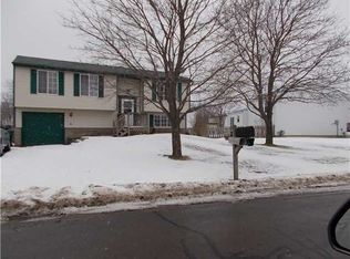 1529 Meadowbrook Ln, Farmington, NY 14425