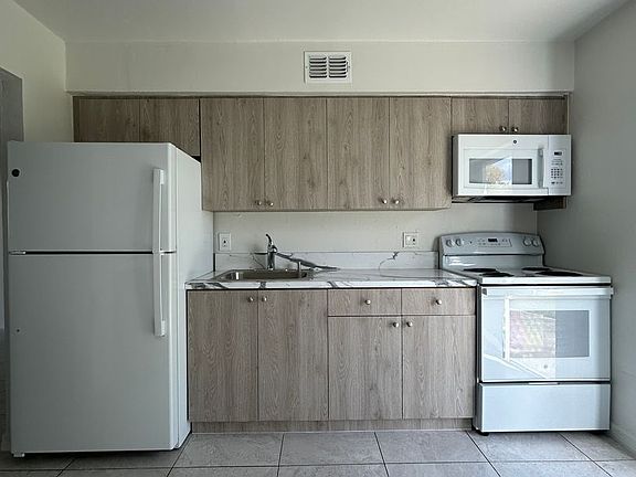 3rd image of 3750 Lora St APT 2