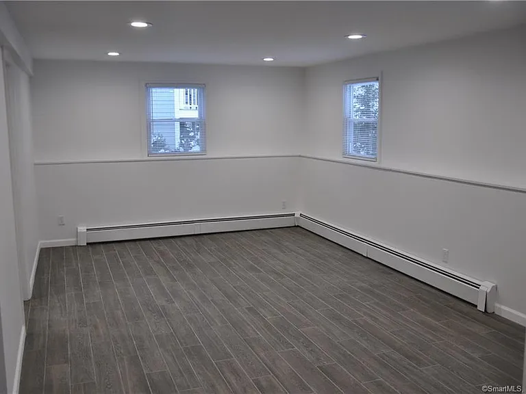 22 Essex Rd — Photo 31