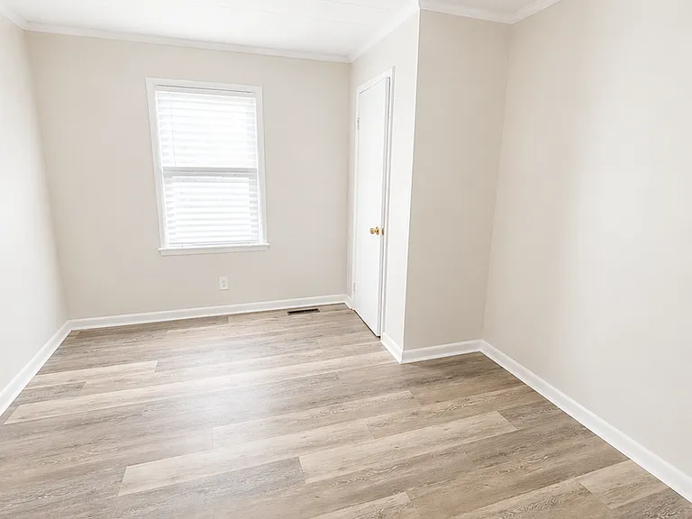 1329 Marne St — Photo 5