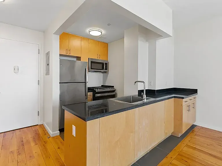 34-46 Vernon Blvd #E303 — Photo 8