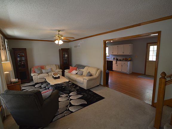 5th image of 925 SW Southgate Ct