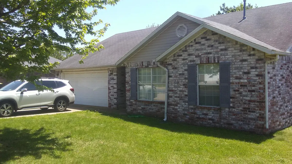 Building Photo - 528 Evergreen Cir