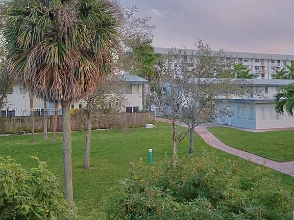 5th image of 980 NE 170th St APT 204