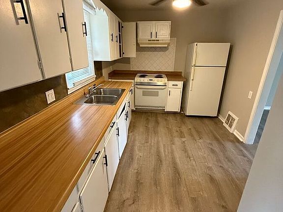 3rd image of 4612 E Linwood Blvd