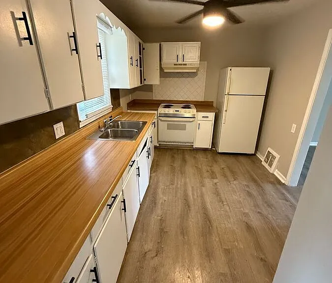 4612 E Linwood Blvd — Photo 3