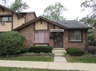 1S256 Holyoke Ln, Villa Park, IL 60181
