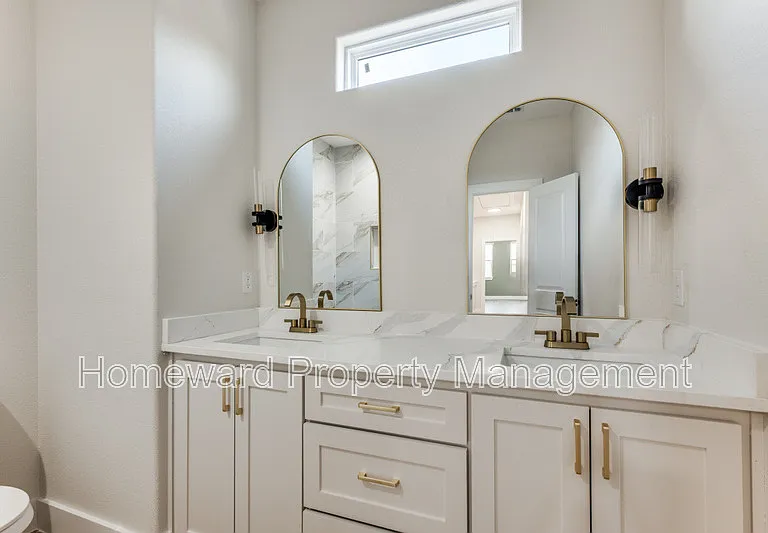 837 Stamps Ave — Photo 10